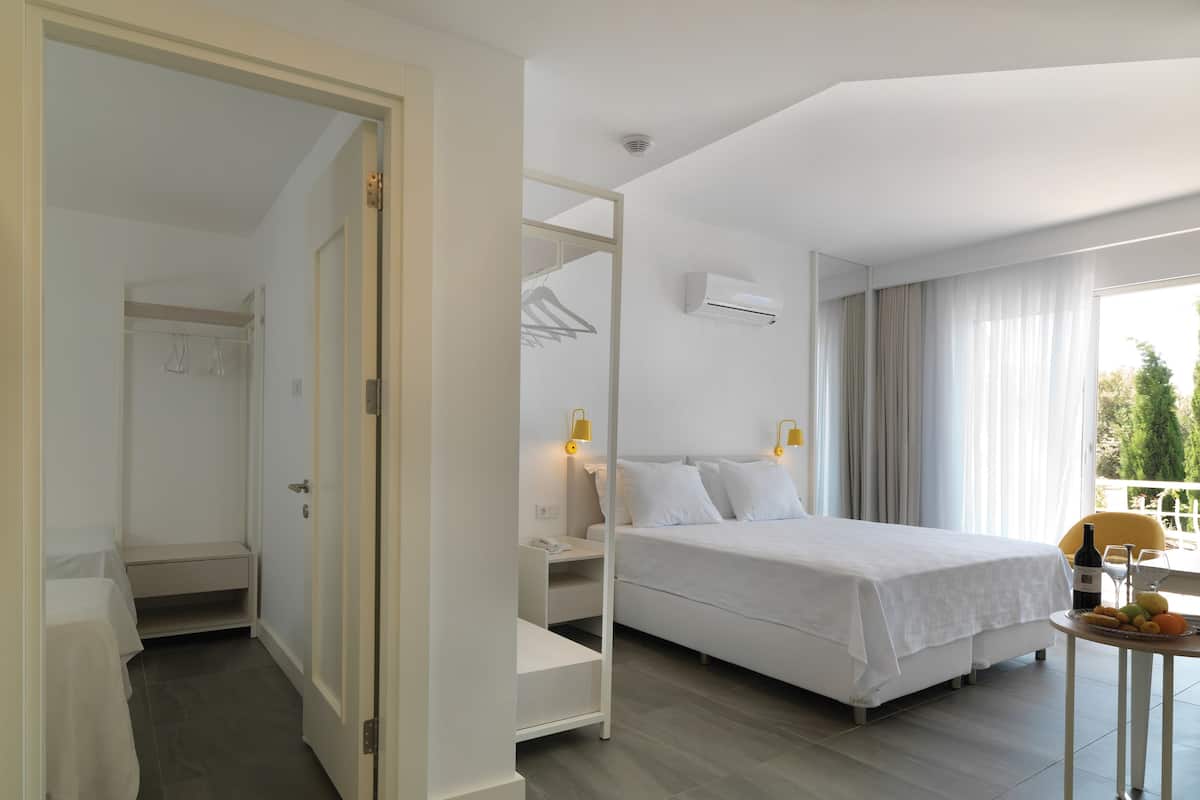 Family Room, Multiple Bedrooms | 1 bedroom, premium bedding, minibar, in-room safe