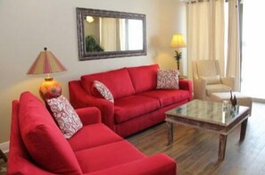 Standard Condo, 3 Bedrooms, 2 Bathrooms, Ocean View (1505) | Living room