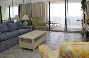 Standard Condo, 3 Bedrooms, 2 Bathrooms, Ocean View (1103) | Living room