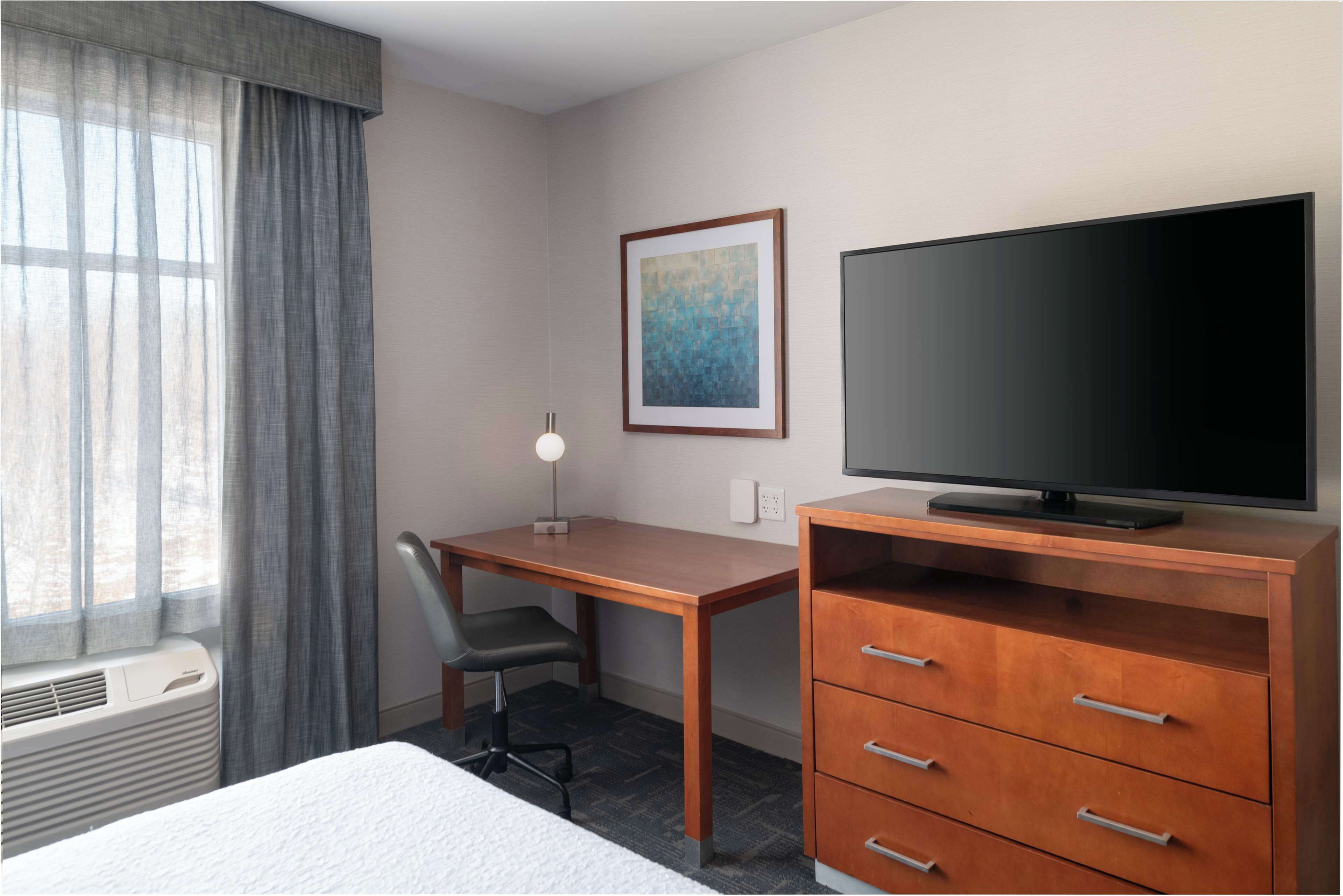 in-room safe, desk, laptop workspace, soundproofing