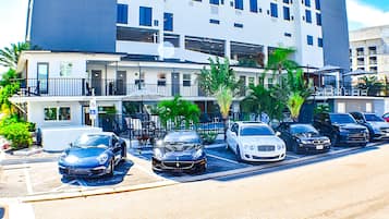 A multi-story hotel with a parking lot.