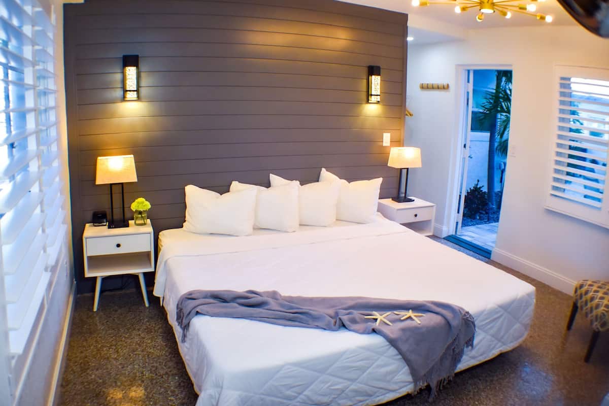 Bộ đồ giường cao cấp, bàn ủi/dụng cụ ủi quần áo