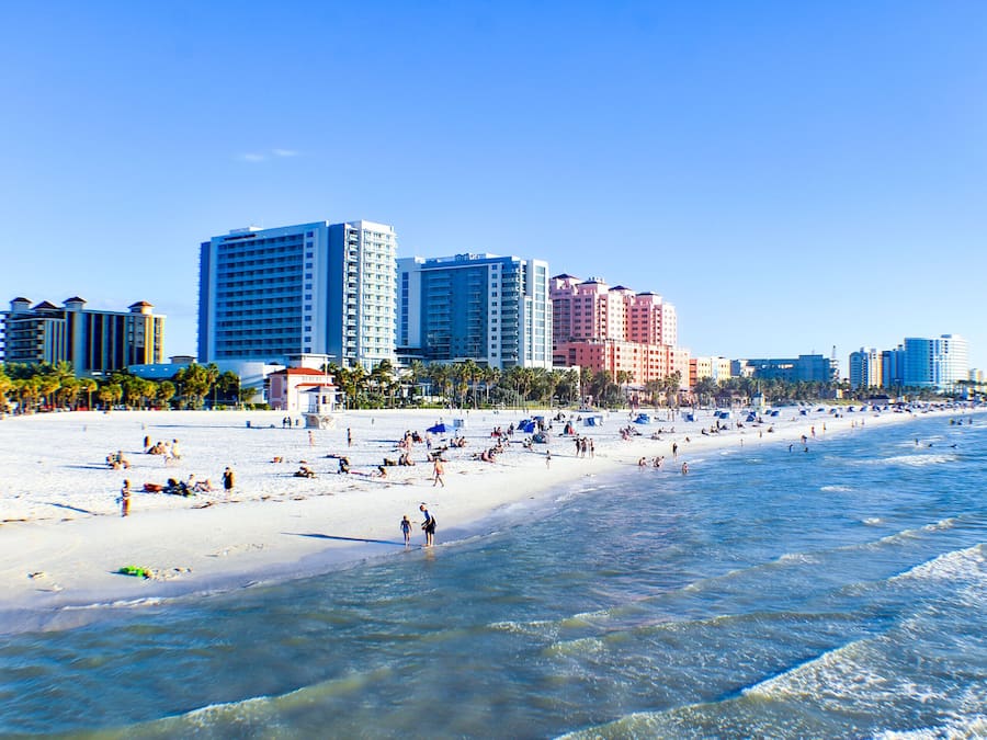 Perto da praia, areia branca
