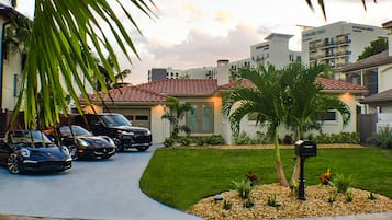 Casa de lujo | Vista a la calle