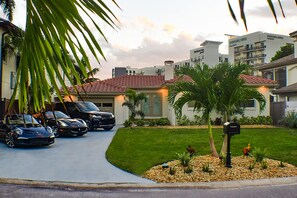 Waterfront House | Street view - Devon Shores (Clearwater Beach)