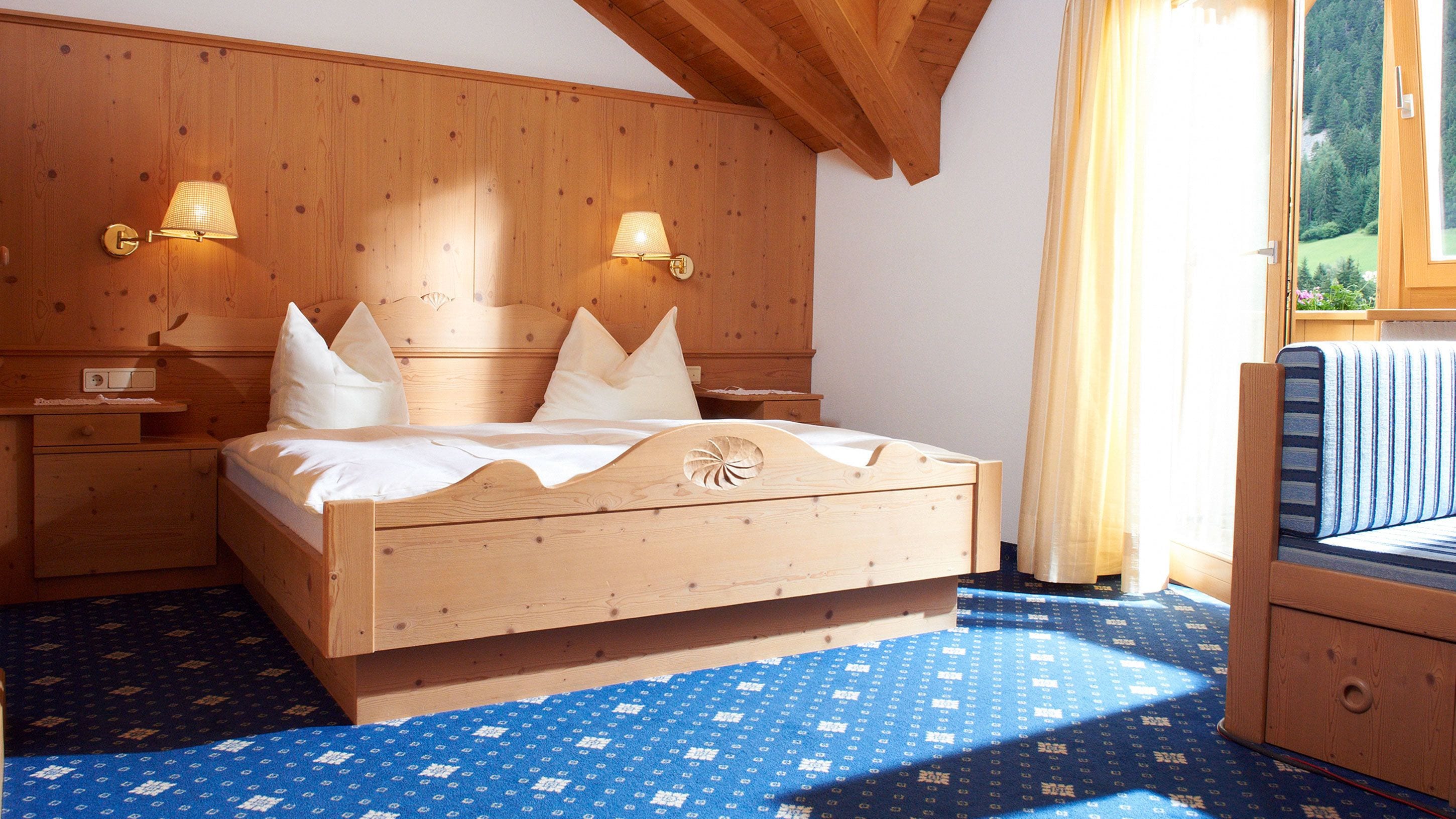 premium bedding, in-room safe, desk, soundproofing