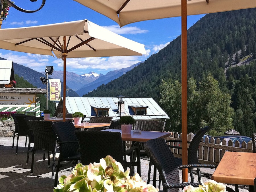 Breakfast, lunch, dinner served; local cuisine