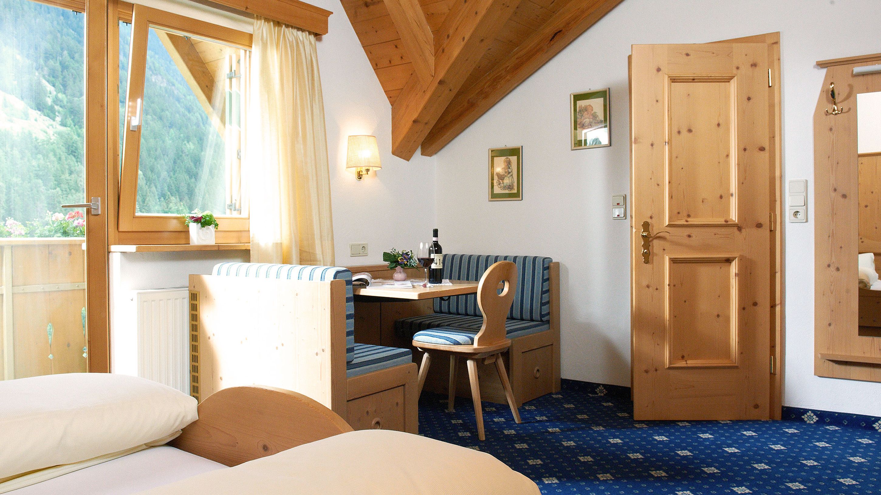 double room | premium bedding, in-room safe, desk, soundproofing