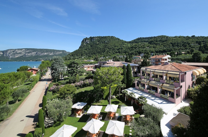 Bardolino’s Lakeside Bliss: A Guide to the Best Hotels and Wellness Retreats