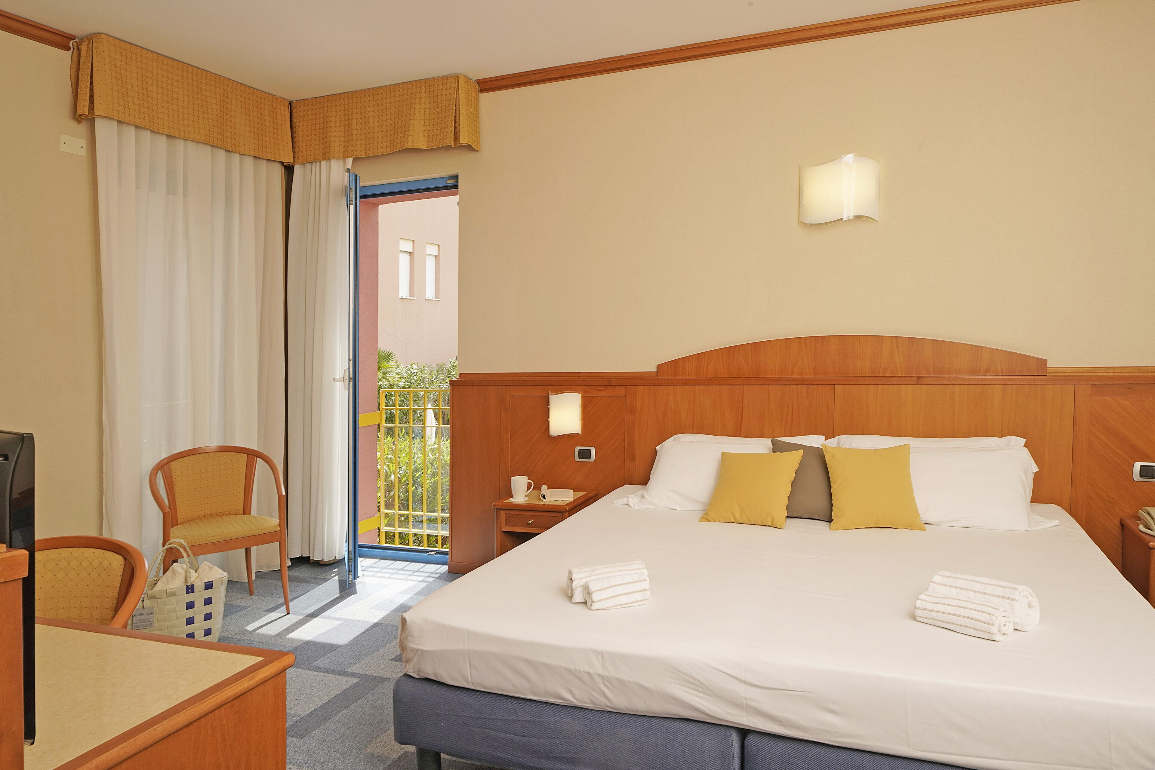 comfort double room, 1 double or 2 single beds | minibar, in-room safe, soundproofing, free cots/infant beds