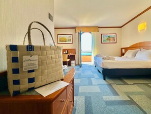 Comfort-Doppelzimmer, Mehrere Betten, Seeseite | Minibar, Zimmersafe, schallisolierte Zimmer, kostenlose Babybetten