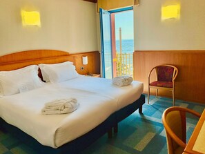 Dobbeltrom – comfort, flere senger, ved innsjø | Minibar, safe på rommet, lydisolert og barnesenger (inkludert)