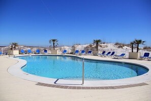 3 piscinas al aire libre, sillones reclinables de piscina