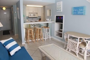 Condo, 1 cama King e sofá-cama | Área de estar | TV