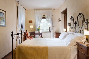 Superior Double Room, Non Smoking, Park View | In-room safe, desk, soundproofing, free WiFi - Torre Palombara - Dimora Storica (Narni)