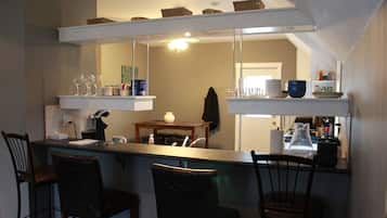 Apartment, 2 Bedrooms (Queen and Double, 2 story) | In-room dining