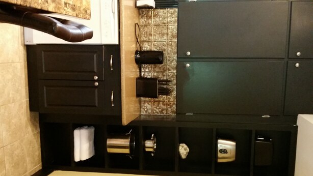 Private kitchen - Work Play Suites (Fredericton)