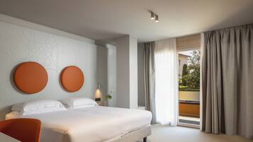 Junior Double or Twin Room, 1 Bedroom, Balcony, Annex Building | Minibar, in-room safe, desk, bed sheets