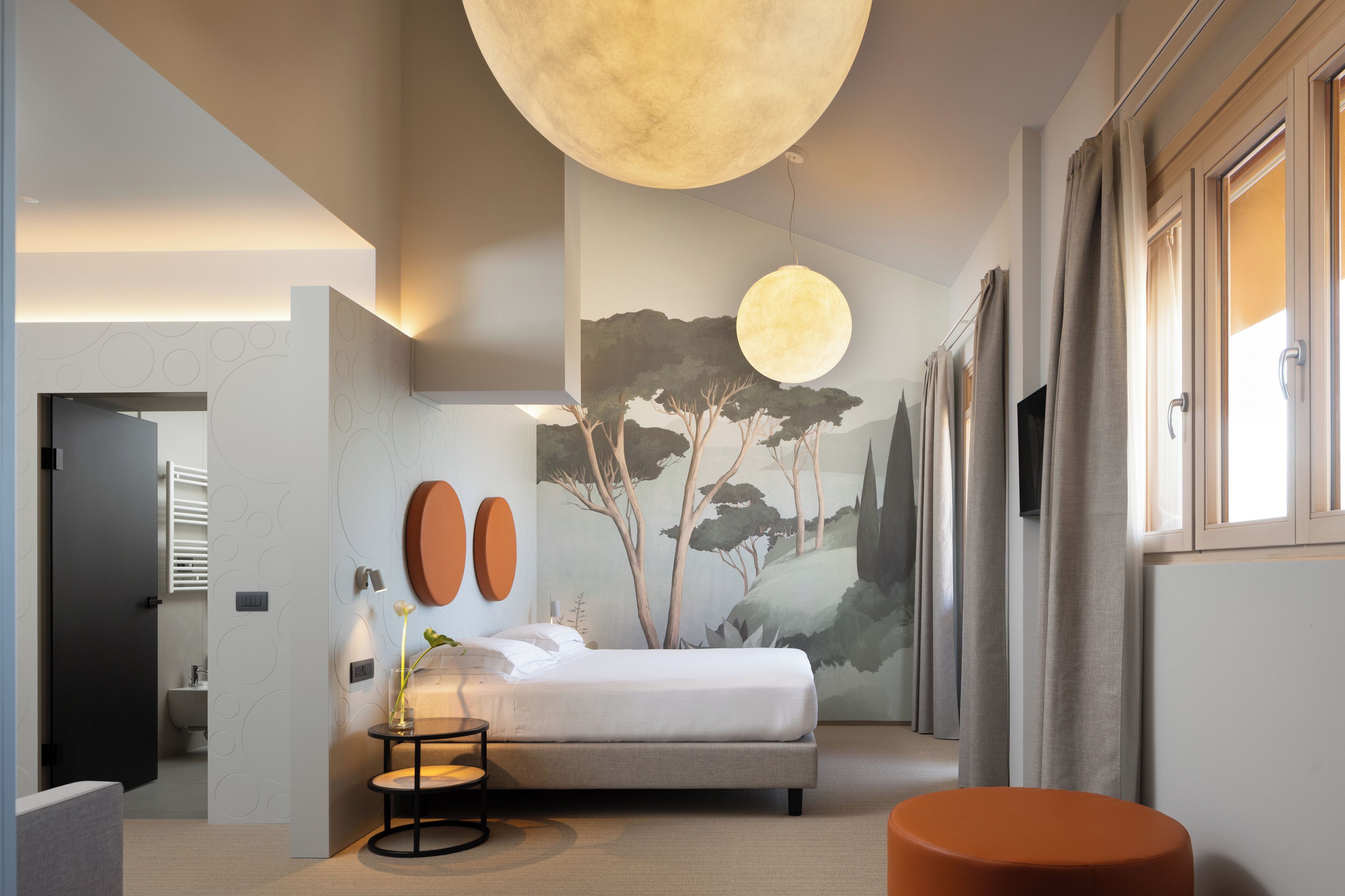 Quarto casal ou duplo júnior, 1 quarto, sacada, em edifício anexo | Frigobar, cofres nos quartos, escrivaninha, roupa de cama