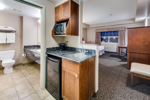 Coffee and/or coffee maker - Heritage Inn & Suites (Brooks)