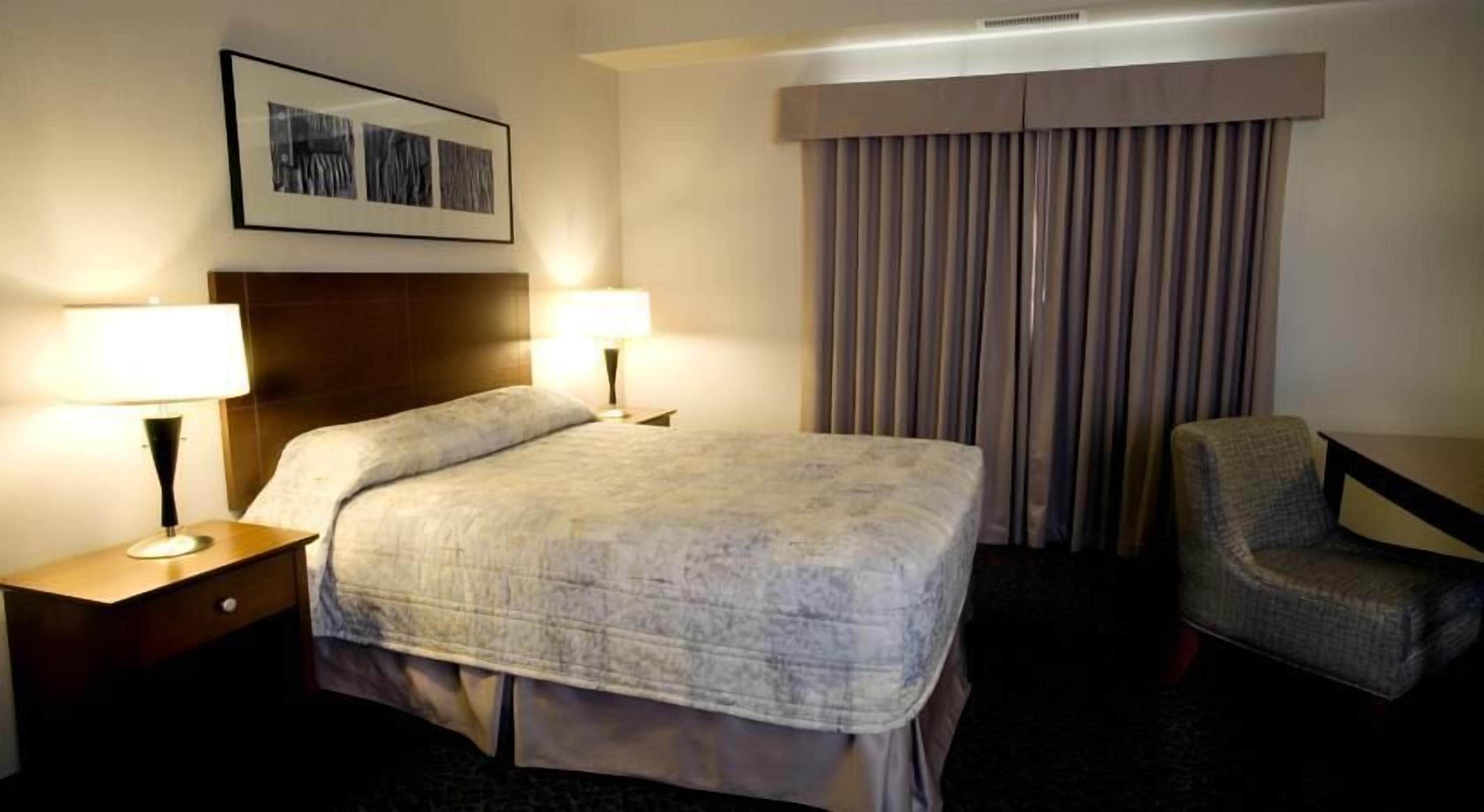 Bureau, rideaux occultants, fer et planche à repasser, Wi-Fi gratuit