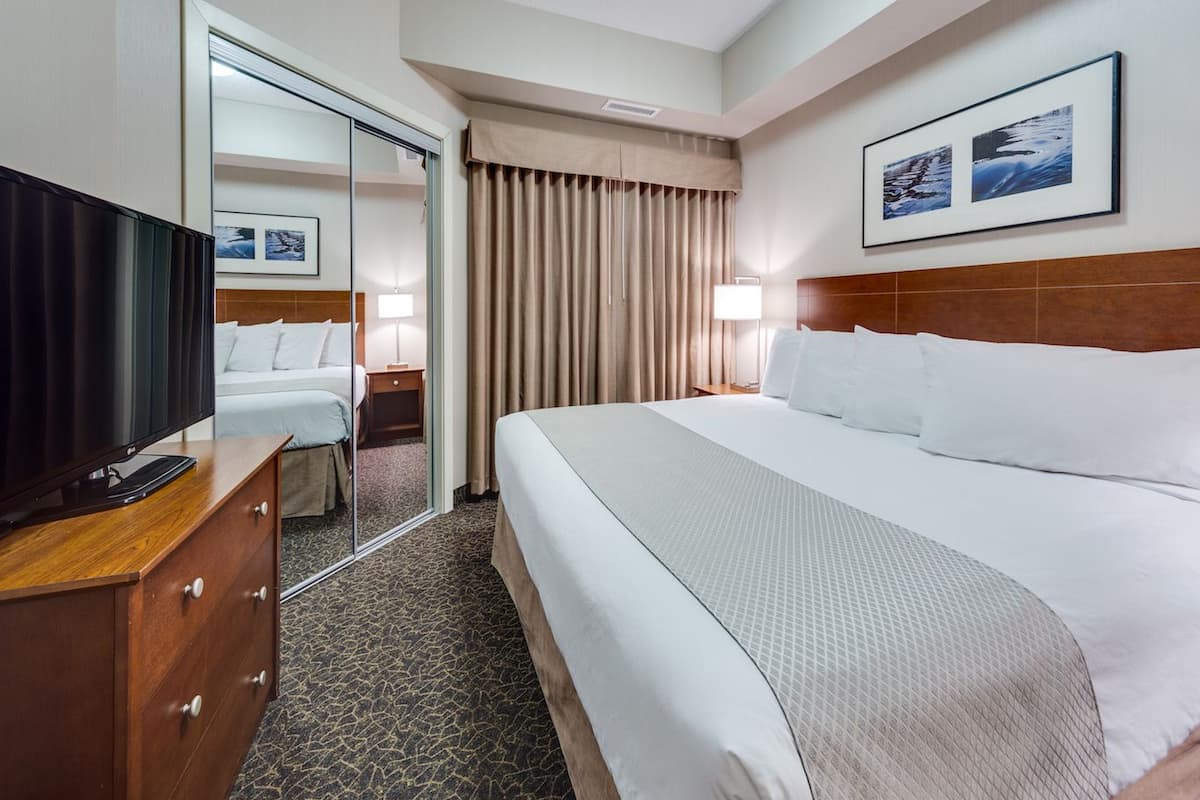 desk, blackout curtains, iron/ironing board, free wifi