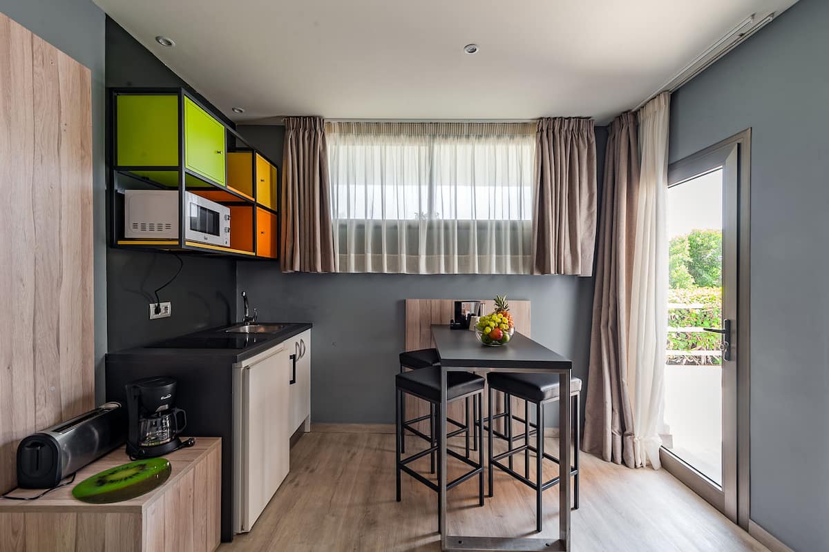 apartment | shared kitchen | electric kettle