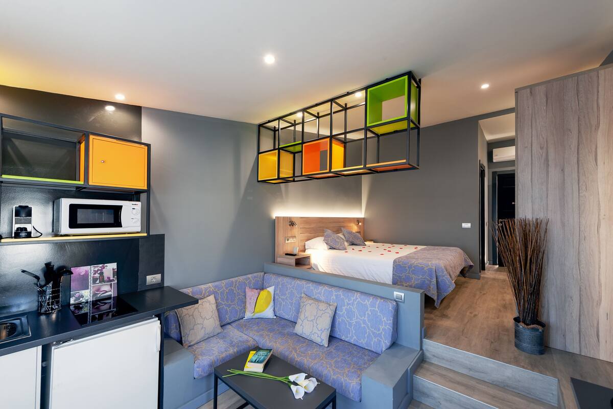 studio | private kitchen | electric kettle