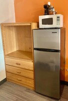 Refrigerador, microondas, cafetera/tetera