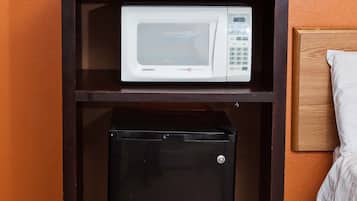 Economy Double Room, Refrigerator & Microwave, Ground Floor | Mini-refrigerator
