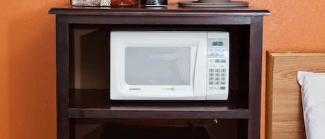 Chambre économique double, réfrigérateur et four à micro-ondes, rez-de-chaussée | Mini-réfrigérateur