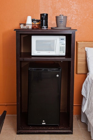 Economy Double Room, Refrigerator & Microwave, Ground Floor | Mini-refrigerator
