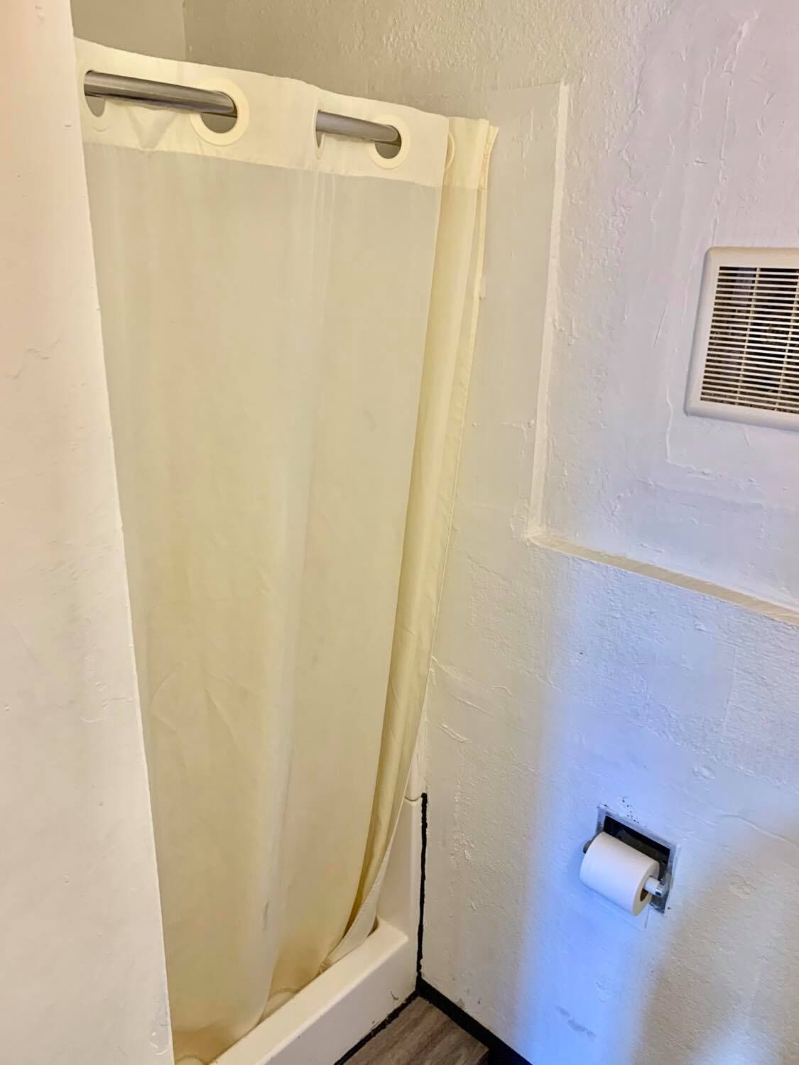Economy Room, 1 Queen Bed, Refrigerator & Microwave, City View | Bathroom shower