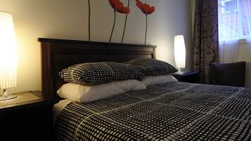 Premium bedding, desk, iron/ironing board, free WiFi