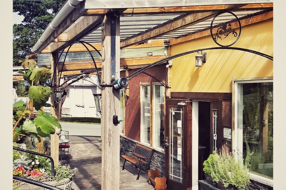 Black Rooster Guesthouse - Skeena