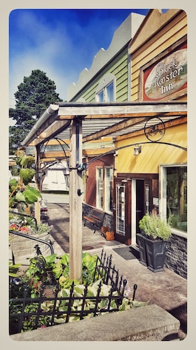 Black Rooster Guesthouse