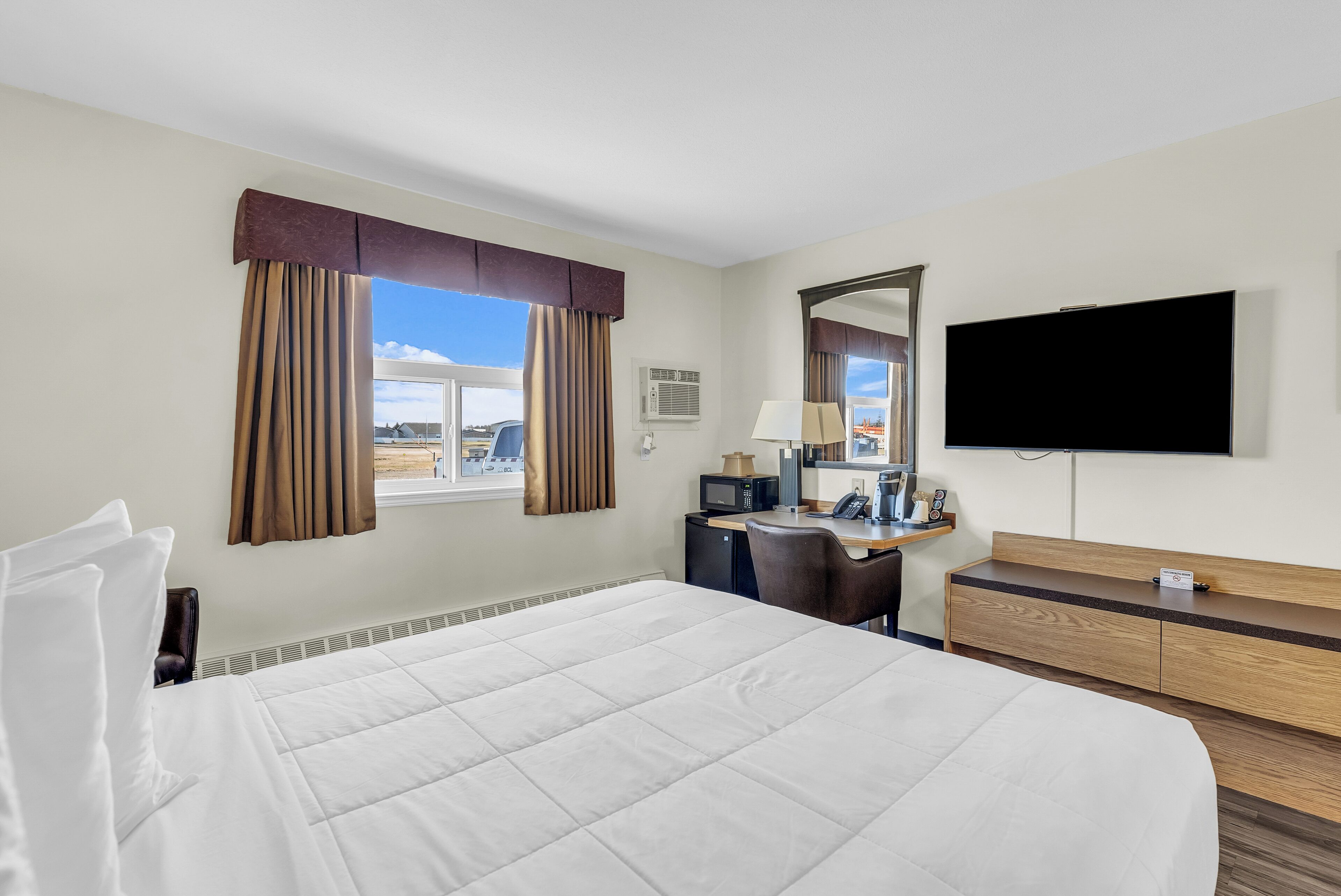 premium bedding, pillow-top beds, minibar, desk