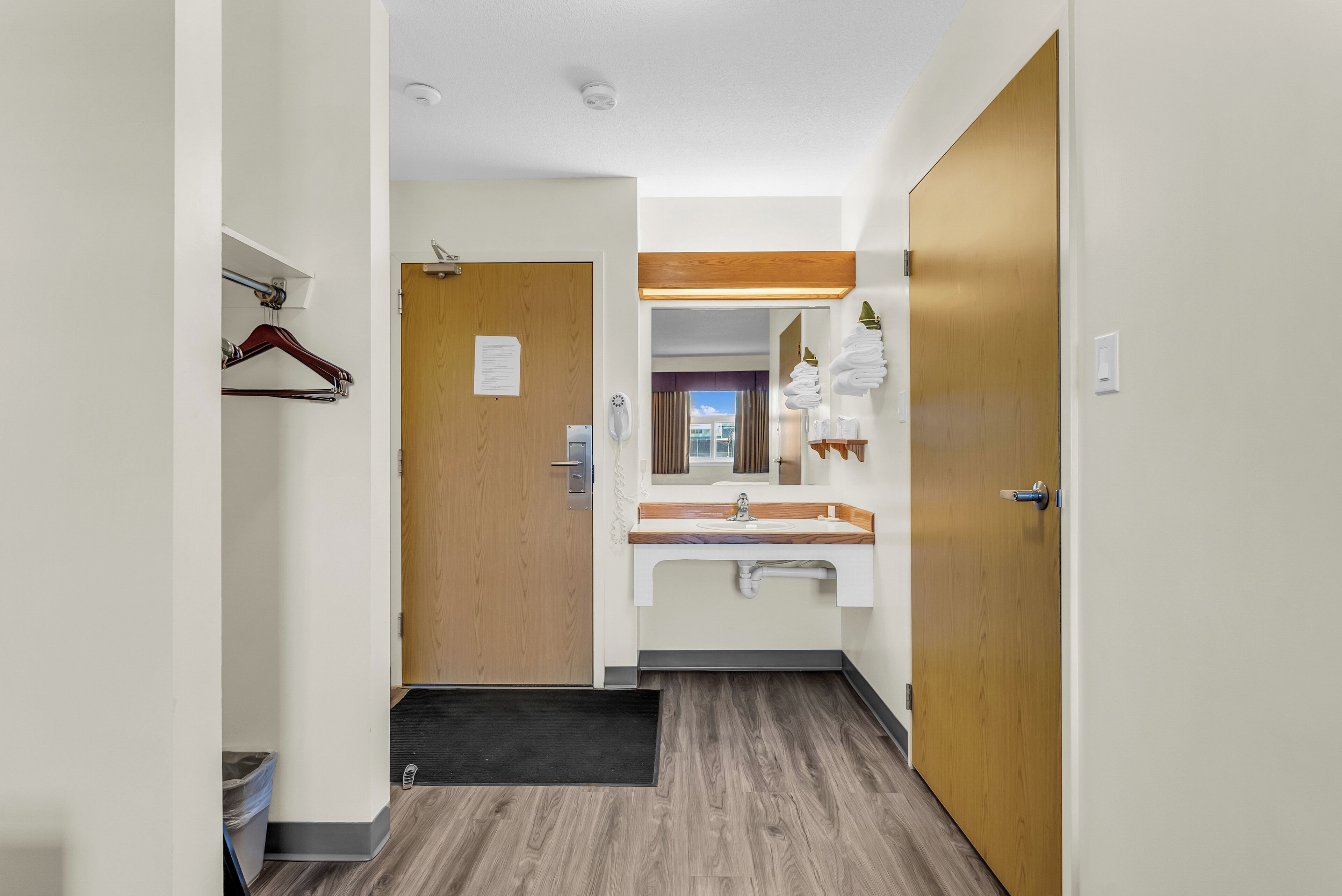 premium bedding, pillow-top beds, minibar, desk