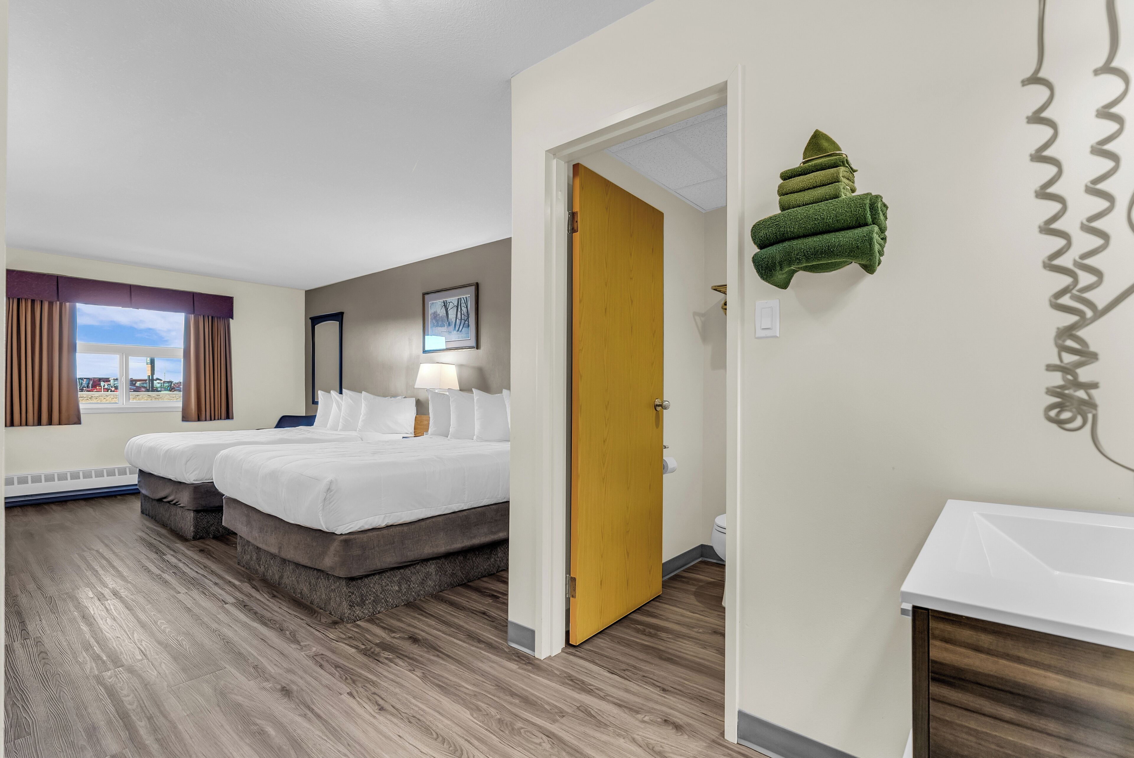 premium bedding, pillow-top beds, minibar, desk