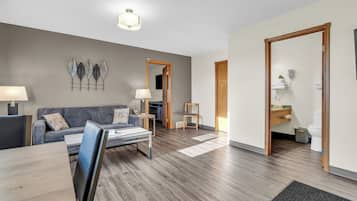 Premium bedding, pillowtop beds, minibar, desk