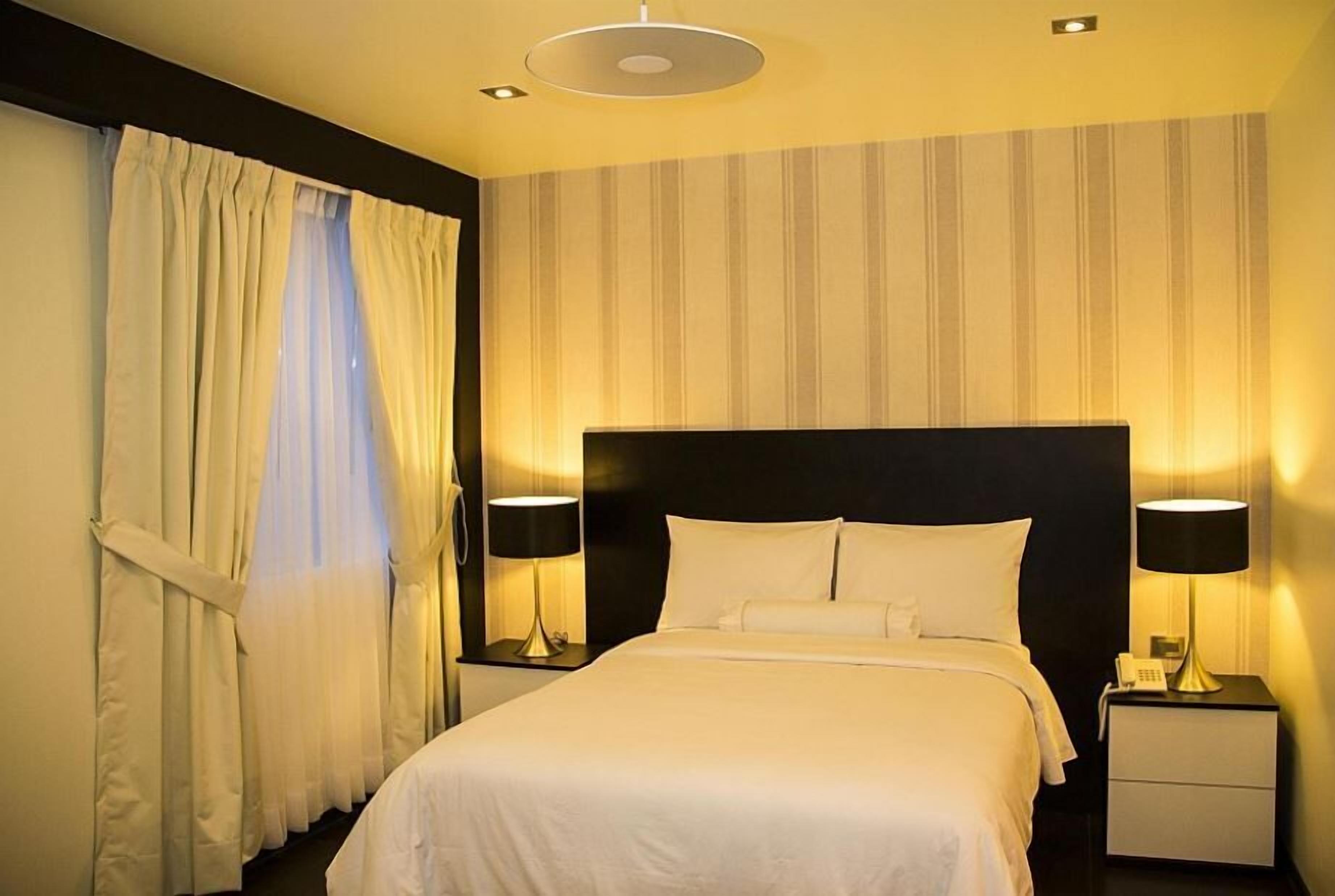 single room | individually decorated, desk, free wifi, bed sheets