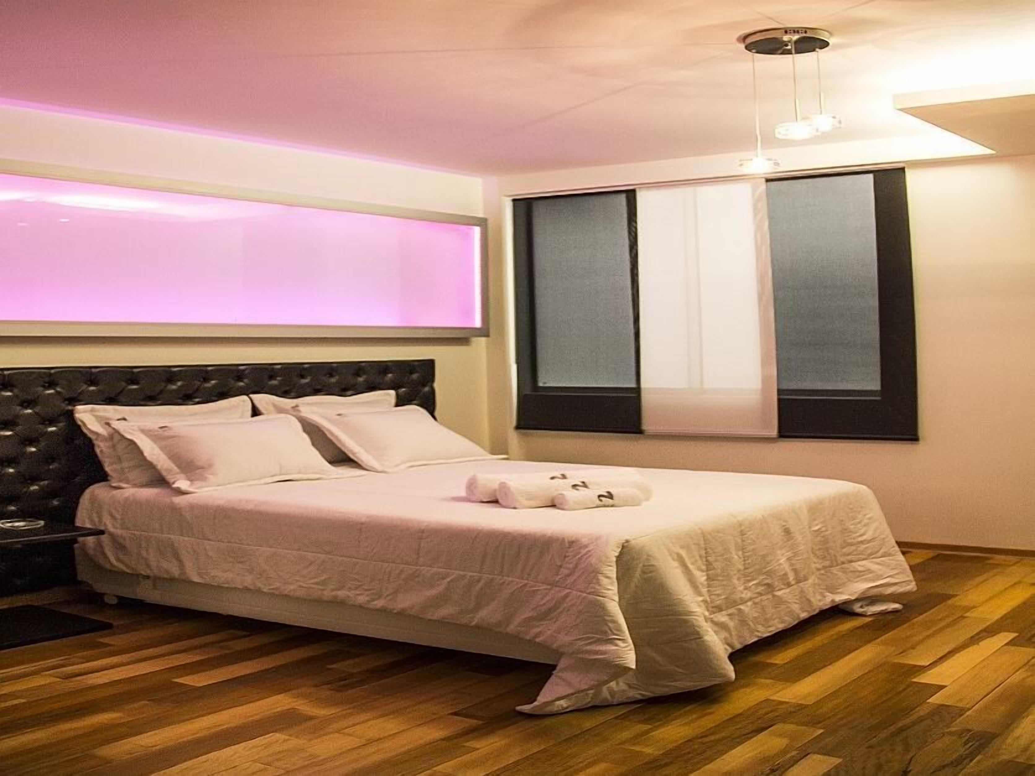 single room | individually decorated, desk, free wifi, bed sheets