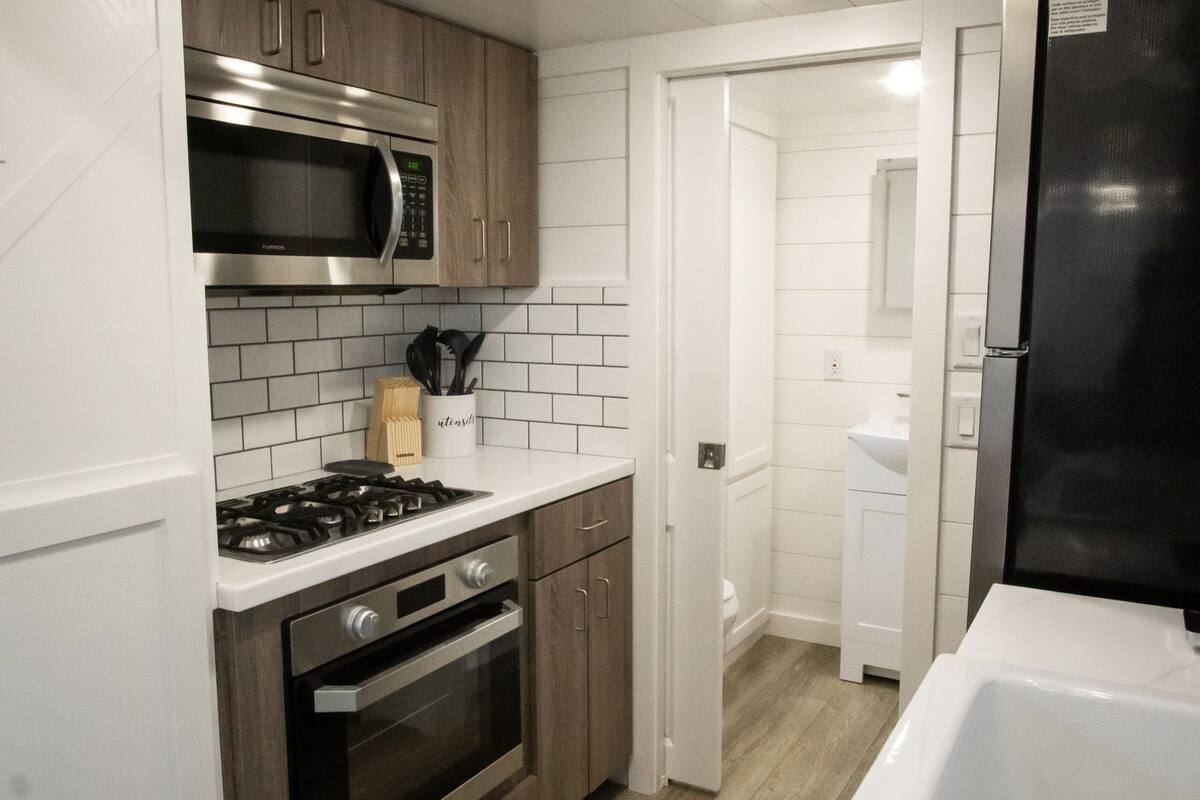deluxe cabin | private kitchen | mini-fridge, microwave, freezer