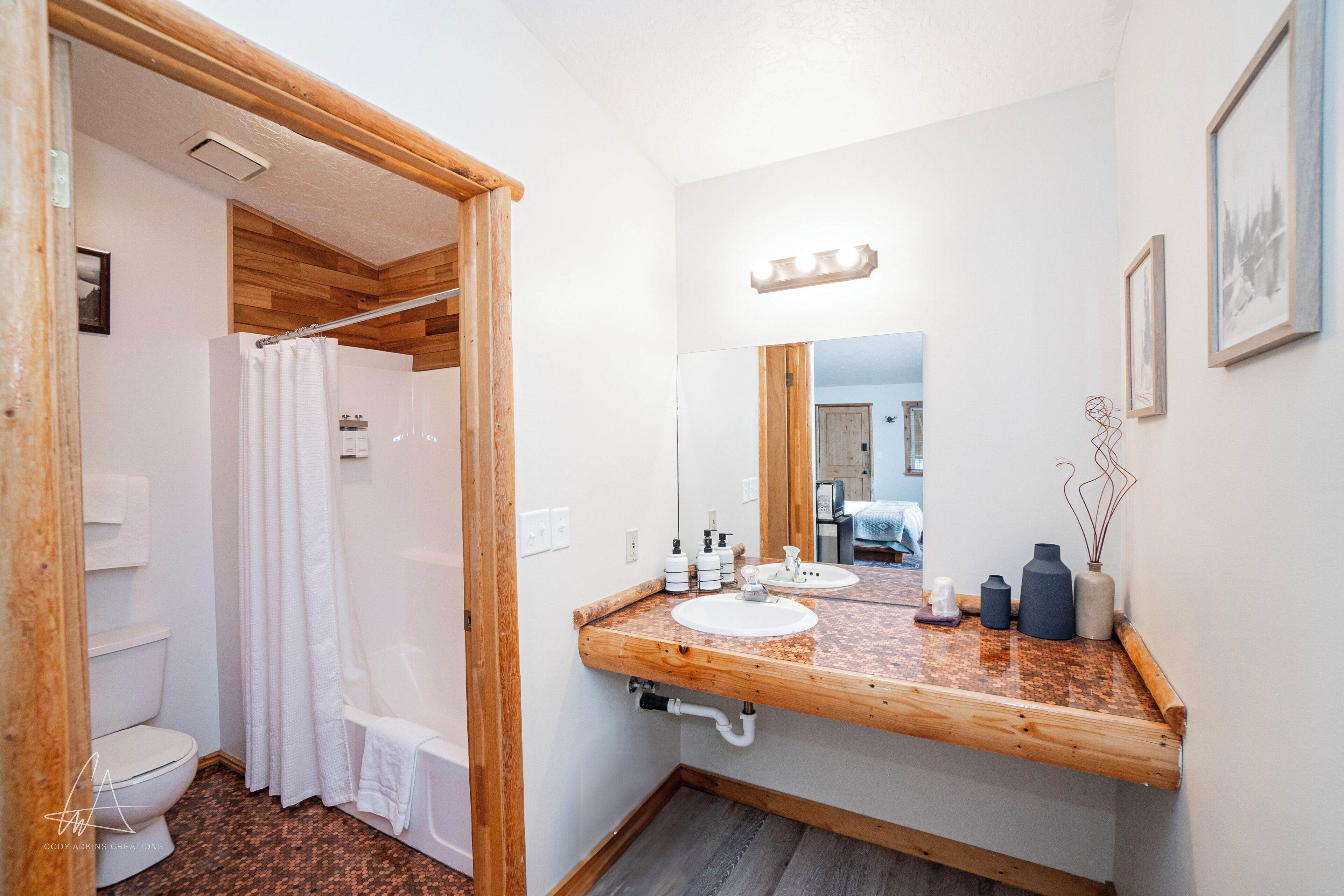 grand studio suite | bathroom | shower, free toiletries, hair dryer, towels