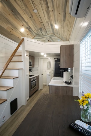 Deluxe Cabin | Premium bedding, pillowtop beds, laptop workspace, free WiFi