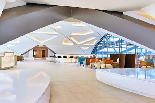 2 bars/lounges