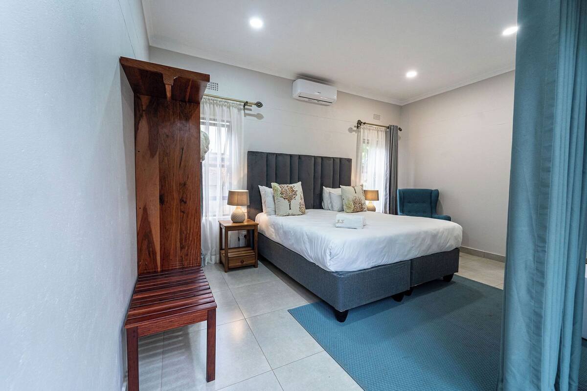 Deluxe Double Room, Non Smoking, Bathtub | Premium bedding, in-room safe, individually decorated