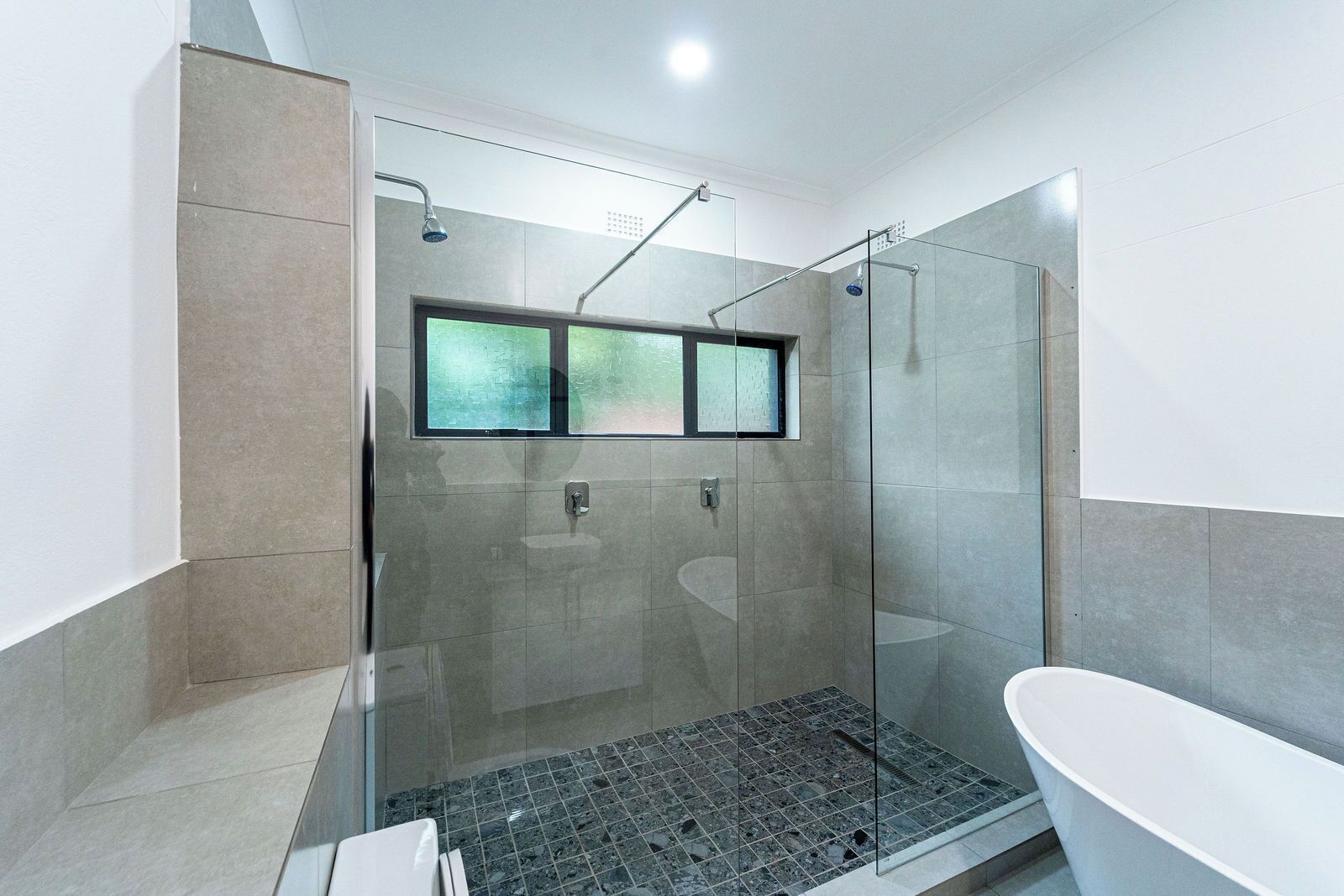 Camera Executive con letto matrimoniale o 2 letti singoli, 1 letto king, non fumatori | Bagno | Doccia, soffione a pioggia, set di cortesia gratuito, asciugamani