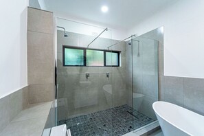 Executive Double or Twin Room, 1 King Bed, Non Smoking, Bathtub | Bathroom | Shower, rainfall showerhead, free toiletries, towels - Mopani Lodge Victoria Falls (Victoria Falls)