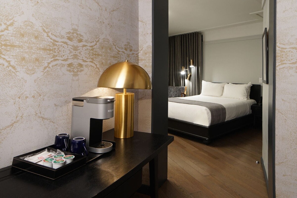 Premium bedding, in-room safe, desk, laptop workspace
